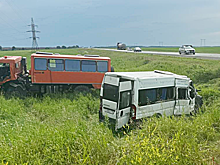 В Красноярском крае столкнулись грузовик и пассажирский микроавтобус