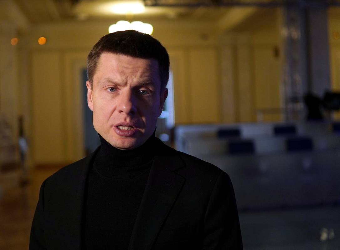 Депутат Рады призвал Зеленского остановить шоу и хоть немного поработать президентом