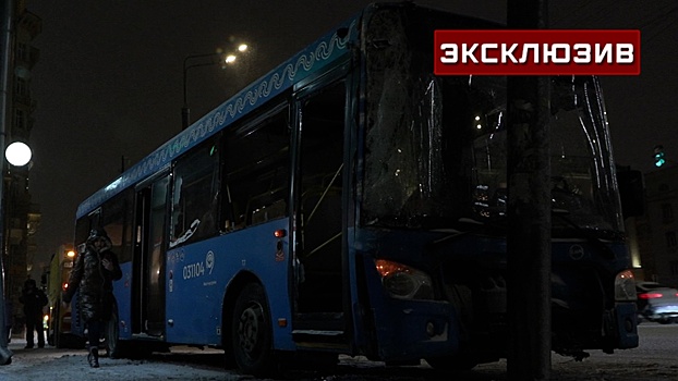 В Москве на проспекте Мира автобус выехал на тротуар и врезался в столб