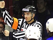 Беспредельная драка в российском хоккее. Известного судью увезли в больницу с рассечением щеки и сотрясением мозга