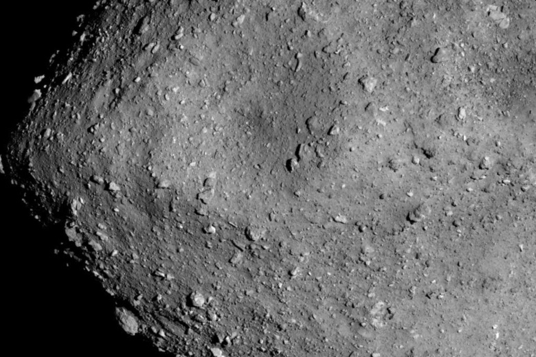 Астроном прокомментировал видео с падением астероида на Луну