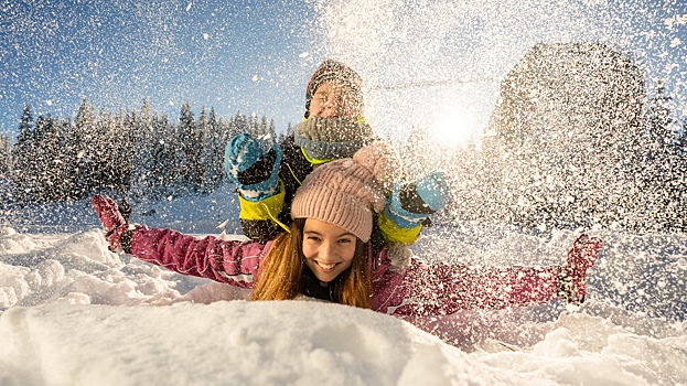 Снег, а не скука: лучшие зимние игры для активных детей