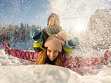 Снег, а не скука: лучшие зимние игры для активных детей