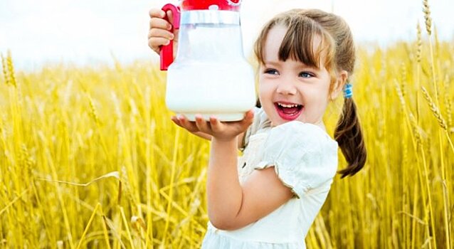 Соевое и миндальное молоко делают детей низкорослыми