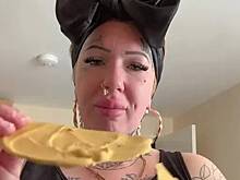 Женщина объяснила свою одержимость известковым налетом