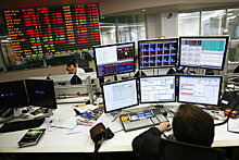 ОБЗОР: Мировые фондовые рынки снижаются, активы-убежища растут