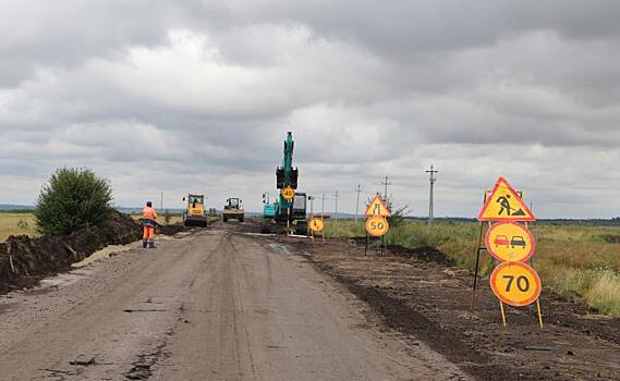 Под Курском ремонтируют дорогу к деревне Муравлево