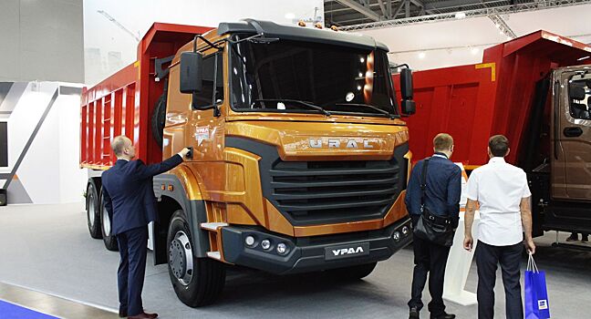 «Урал» начал поставлять новый бескапотный грузовик дилерам