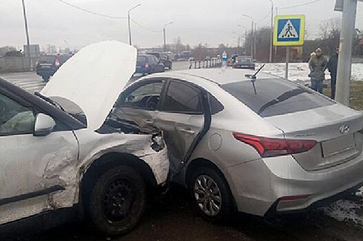 На рязанской трассе пассажирский автобус попал в ДТП. Один человек погиб