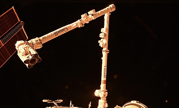 Космонавт поделился фото грузового корабля Cygnus, прибывшего к МКС