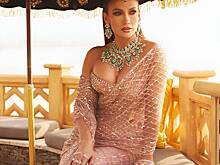 Дженнифер Лопес в роскошном колье пришла на свадьбу индийских миллионеров