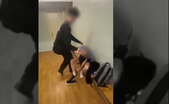 В Новоуральске завели дело после нападения подростков на сверстника в школе