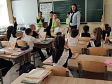 Сотрудники Госавтоинспекции Ардонского района Северной Осетии вместе с ЮИДовцами провели занятие «Засветись! Носи световозвращатель!»