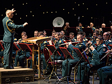 На «Спасской башне» выступил оперный дуэт под аккомпанемент Центрального военного оркестра Минобороны России