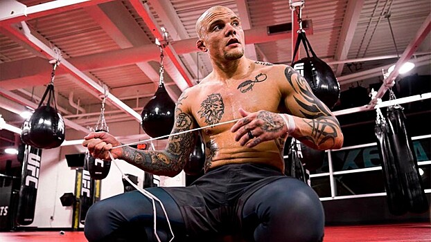Грабитель вломился в дом топа UFC. Энтони Смит признался, что это был один из самых сложных боев в его жизни
