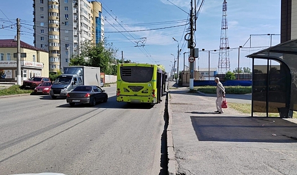 В Волгограде 84-летний мужчина оказался под колесами автобуса