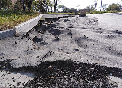 Дальневосточное село отрезало от "большой земли" разбитой дорогой