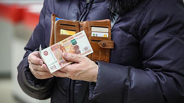 Россияне наращивают карточные платежи