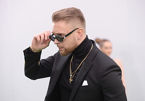 Егор Крид подарил квартиры двум нуждающимся семьям во время концерта