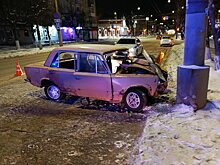 Смертельное ДТП в Кирове: водитель «копейки» погиб, девушку-пассажирку вытащили спасатели