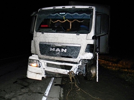 В Иркутской области мужчина погиб в ДТП с участием грузовой машины