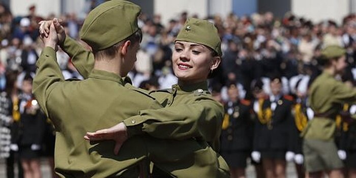Более 500 человек участвовали в репетиции "Вальса Победы" в Москве