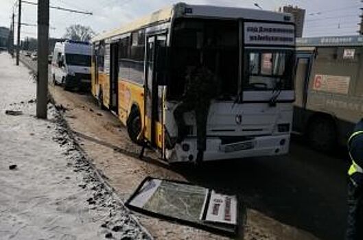 Пять человек пострадали в ДТП с автобусом в Кировском районе