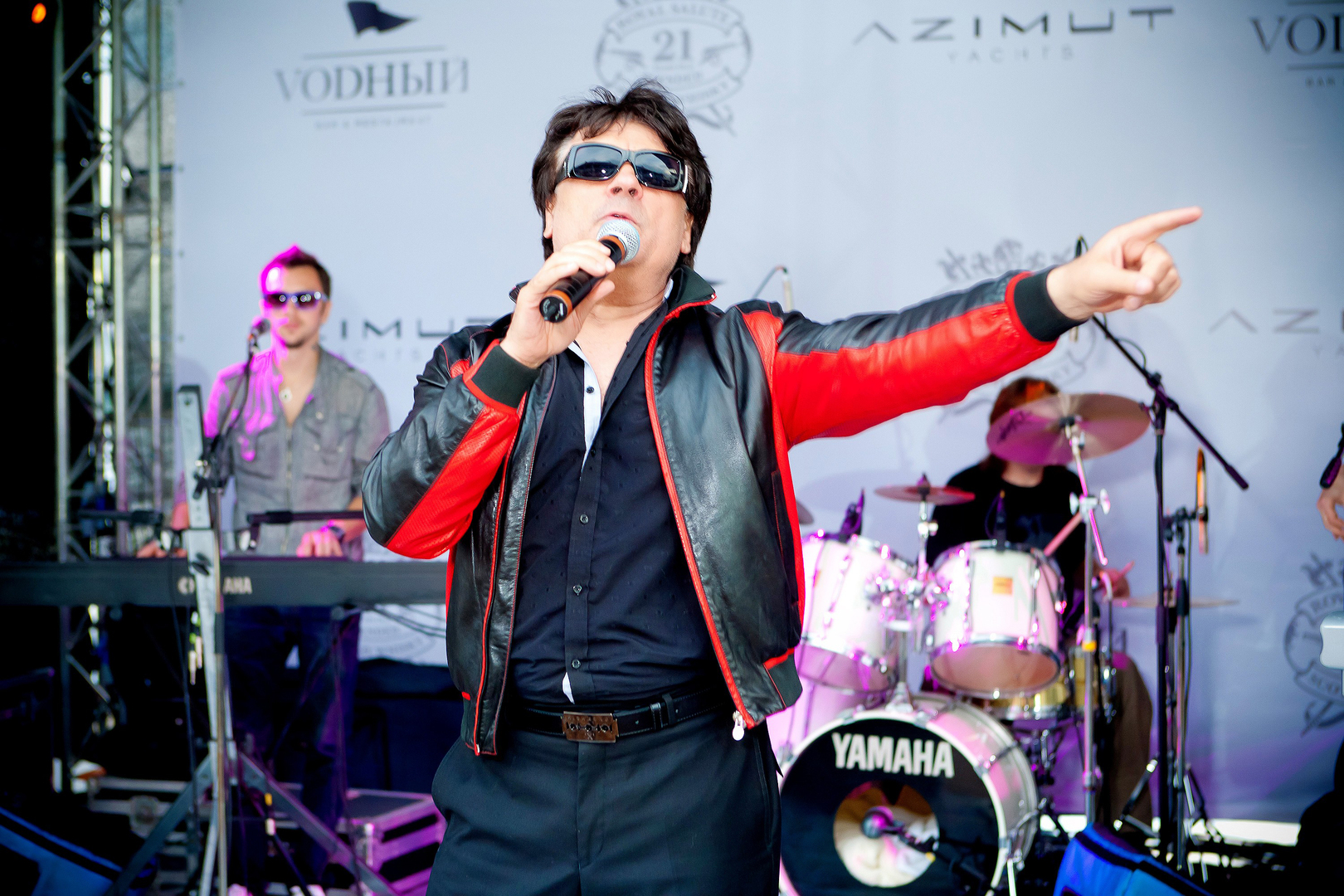 Очень вспыльчивый: продюсер раскрыл гонорар Александра Серова