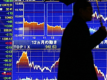 Биржи Китая снижаются более чем на 1%