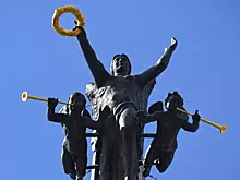 Почему стела на Поклонной горе качается, но не падает