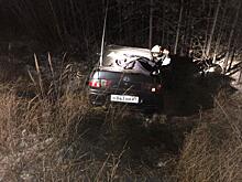 Один человек погиб и один пострадал при столкновении легковушки и грузовика на трассе под Губкинским