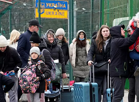 Украинские беженцы в Норвегии стоят в очередях за бесплатной едой