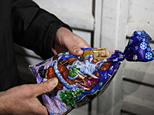 В российском городе у детей украли сладости из новогодних подарков