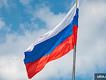 В Тюмени развернули стометровый флаг России