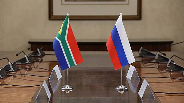 Четырех граждан ЮАР, летевших в Россию, арестовали из-за закона о военной помощи