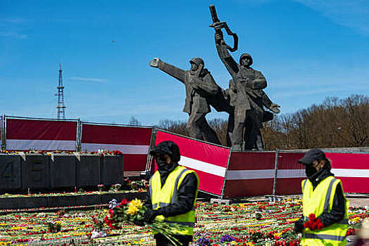 Мэр Риги Стакис заявил об уничтожении памятника освободителям города после сноса