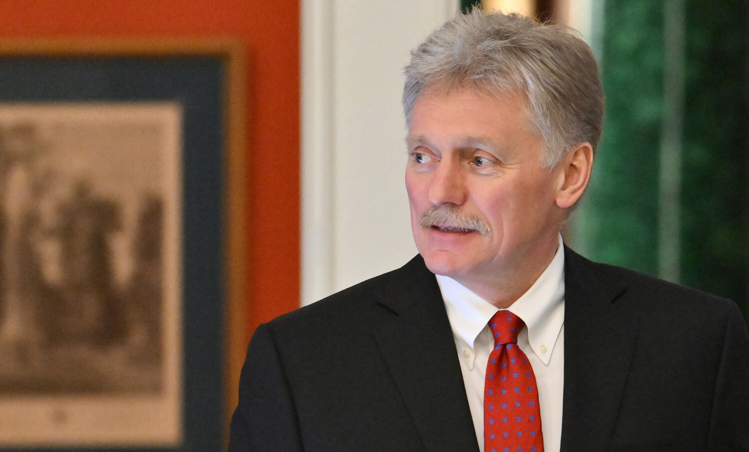 Песков заявил о конфронтационном характере заявлений ЕС про Россию