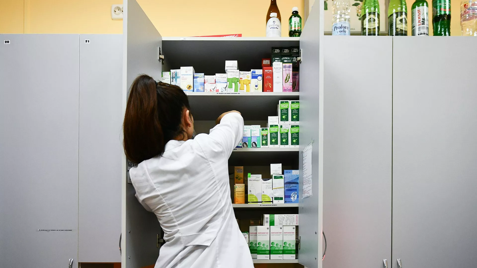 Россиянам рассказали, как не поймать в праздники кишечную инфекцию