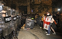 Спецназ применил резиновые пули для разгона митинга в Тбилиси