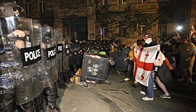 Спецназ применил резиновые пули для разгона митинга в Тбилиси