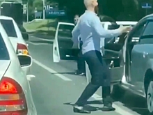 Под Новороссийском мужчины танцевали лезгинку в пробке