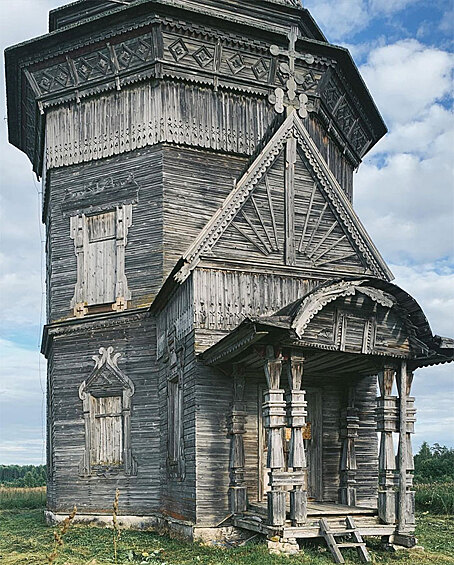 Церковь 1655 года в бывшем селе Красная Ляга Каргопольского района Архангельской области.