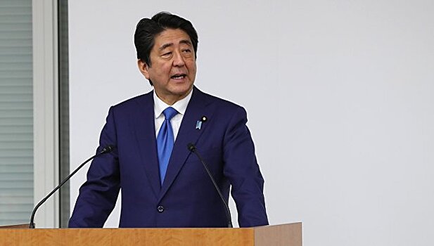 Премьер Японии отреагировал на обвинения в кумовстве