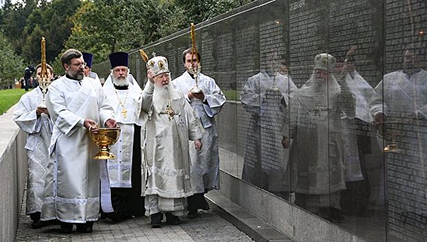 Мемориал с именами жертв сталинских репрессий открыли на Бутовском полигоне