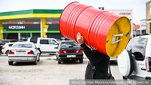 Автоэксперт Солдунов: Введение потолка цен на бензин повлечет негативные последствия для нефтеперерабатывающей отрасли