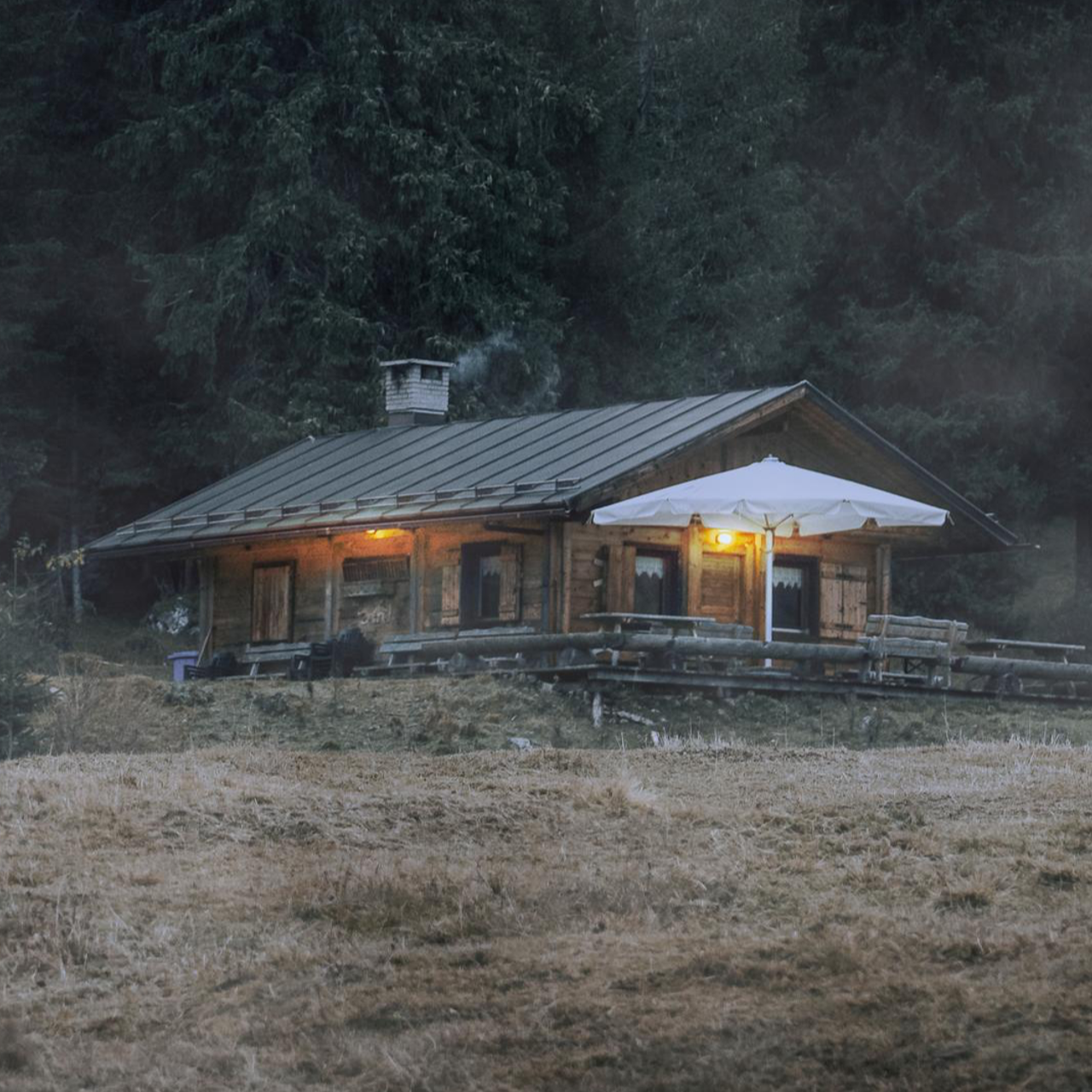 Тела двух женщин нашли в их доме через 4 месяца после вызова скорой: детали  - Рамблер/развлечения и отдых