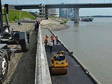 В Барнауле начали асфальтировать набережную Оби