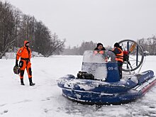 Спасатели вытащили из Москвы-реки троих провалившихся под лед мужчин на северо-западе столицы