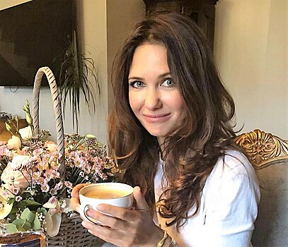 «Вот это глубина»: Екатерина Климова показала фото с экстремальным декольте