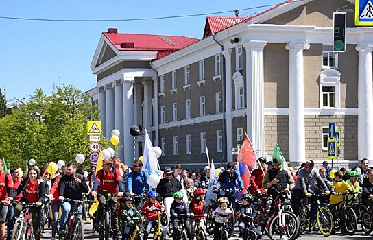 Более 800 курганцев приняли участие в велопараде